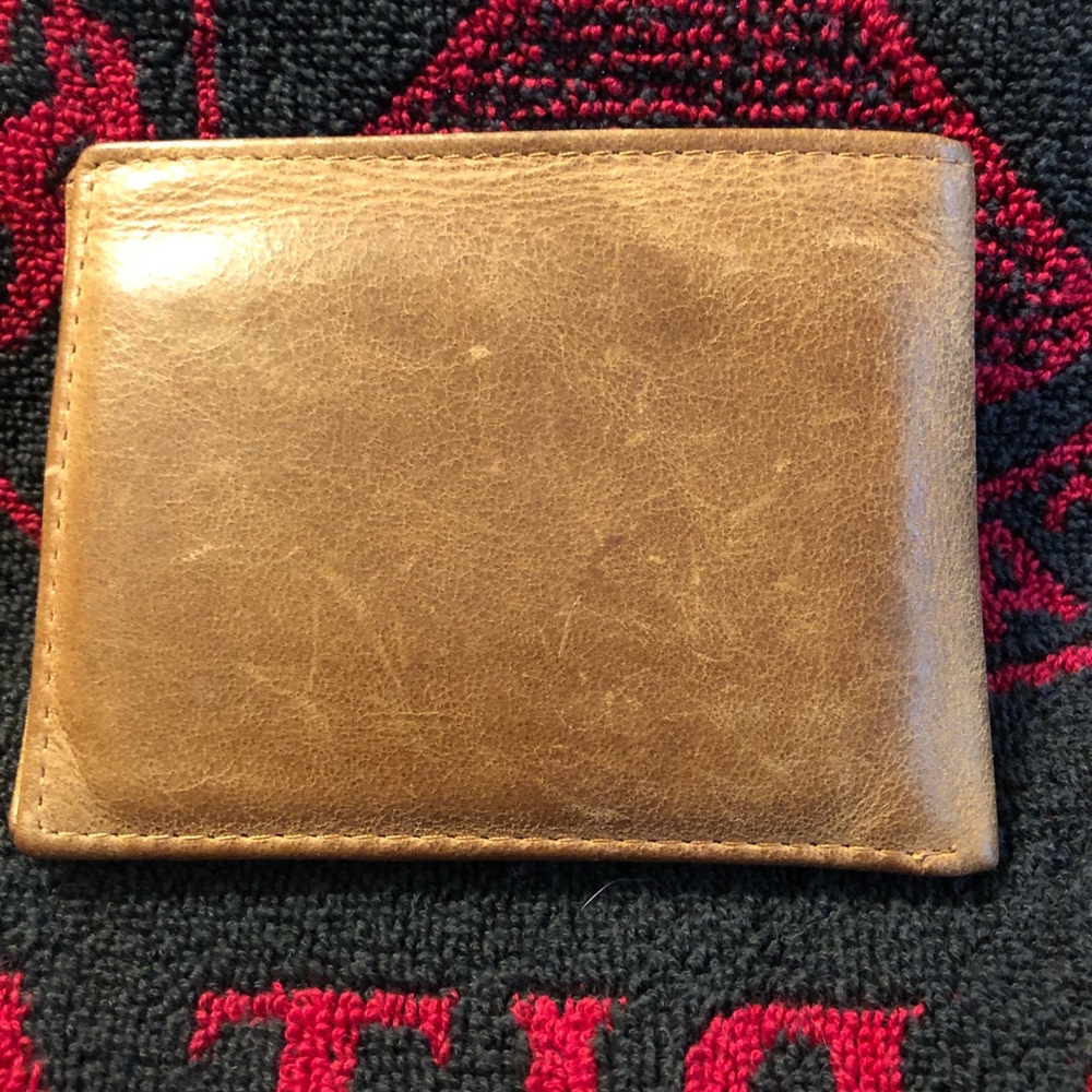 Men’s Rawlings bifold wallet. Gently used.